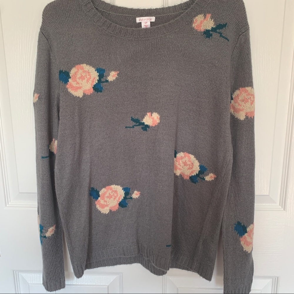 Xhilaration Gray Floral Print Sweater